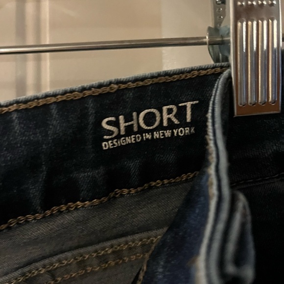 Rubberband stretch denim sarina shorts, NWT, size 15, waist 32 - Picture 2 of 9